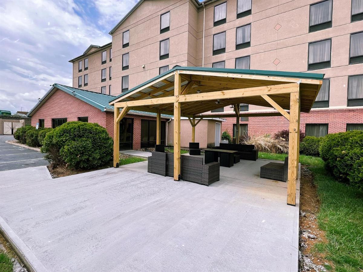 Holiday Inn Express Hotel & Suites Charleston-Southridge, An Ihg Hotel Exterior photo