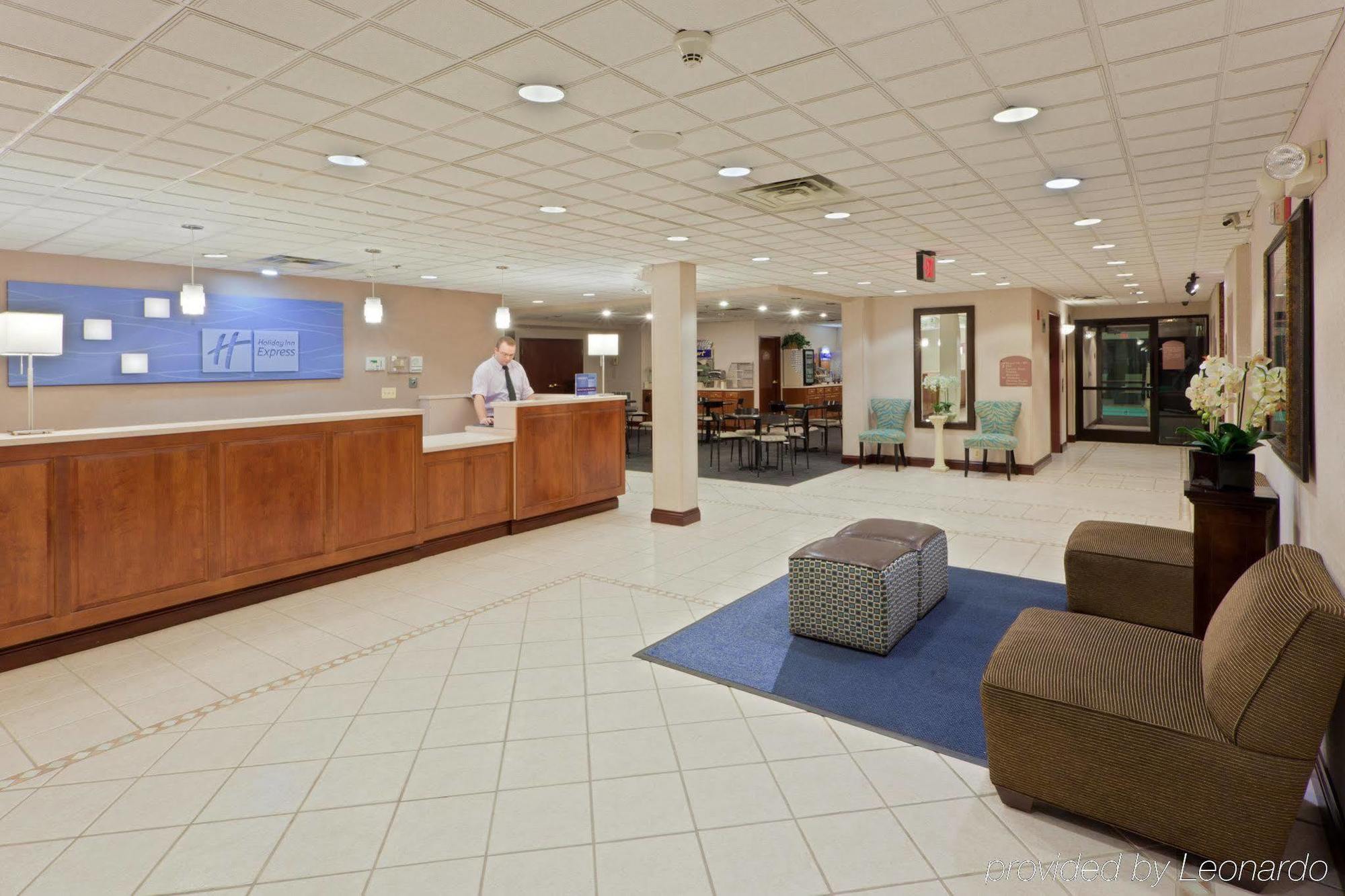 Holiday Inn Express Hotel & Suites Charleston-Southridge, An Ihg Hotel Interior photo
